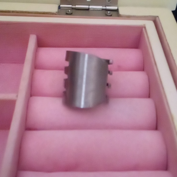 Ring - Picture 3 of 4